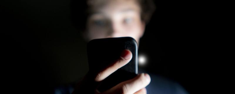 Sfide, video, tragedie. Il lato oscuro del Web che divora i nostri ragazzi
