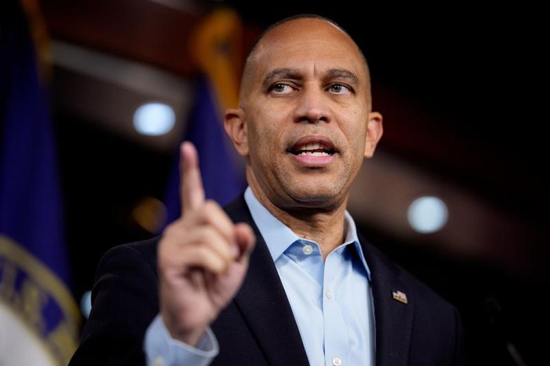 Hakeem Jeffries Calls Karoline Leavitt “Sick” and Maybe “Demented”