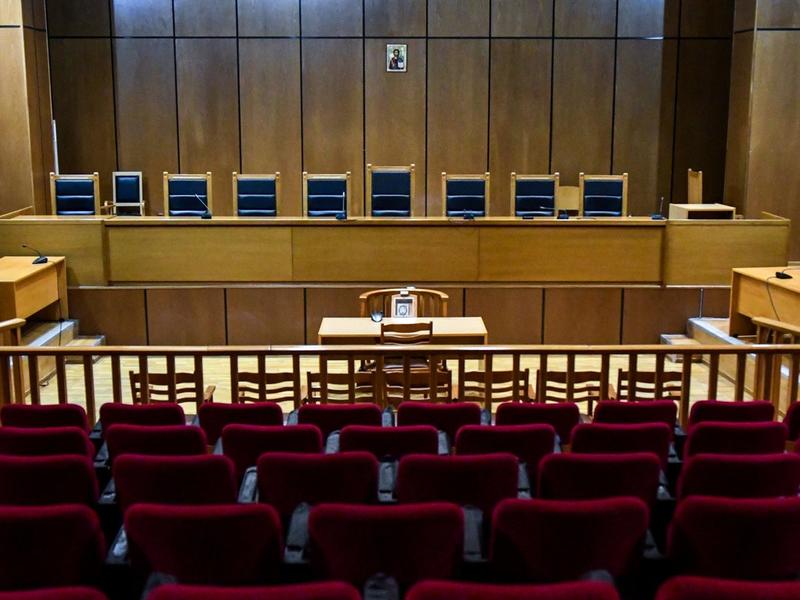 Πολλές δίκες, λίγα προδικαστικά ερωτήματα