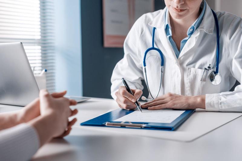 Quante ricette sanitarie in Lombardia in 6 mesi? 17 milioni. Polemica su quelle urgenti