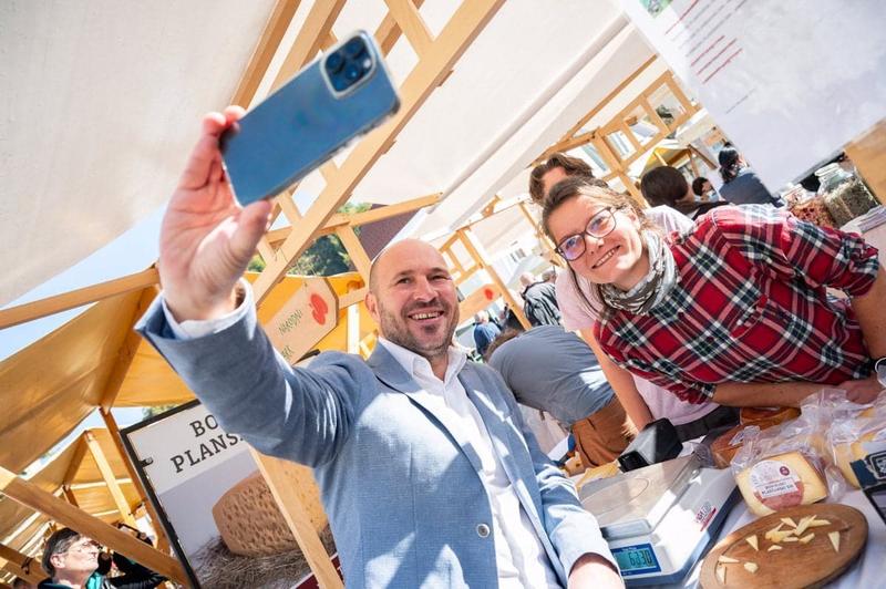 (GLOSIRAMO) Tviterlandija ali kako dobro živimo v naši državi