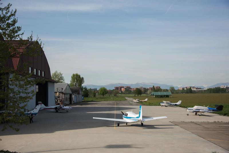 A Bresso nasce il comitato contro il “nuovo” aeroporto per difendere il parco Nord: “No ai voli commerciali”