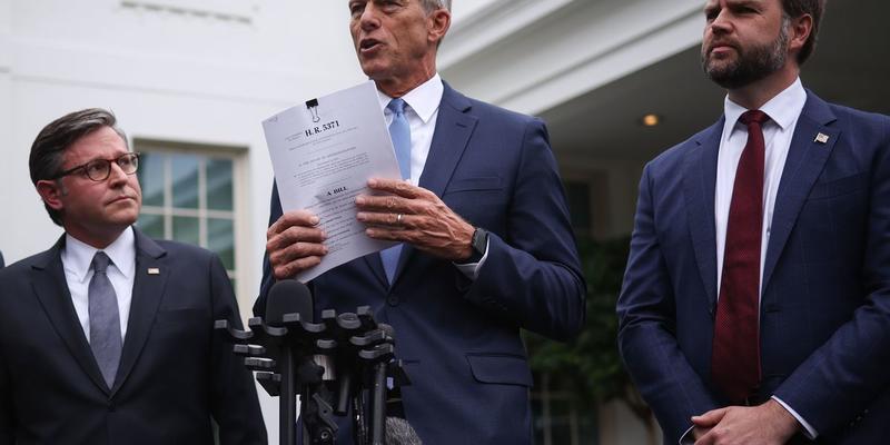 Why Can't the Corporate Media See the Trump-GOP Shutdown Plan Lying in Plain Sight? Why Can't the Corporate Media See the Trump-GOP Shutdown Plan Lying in Plain Sight?