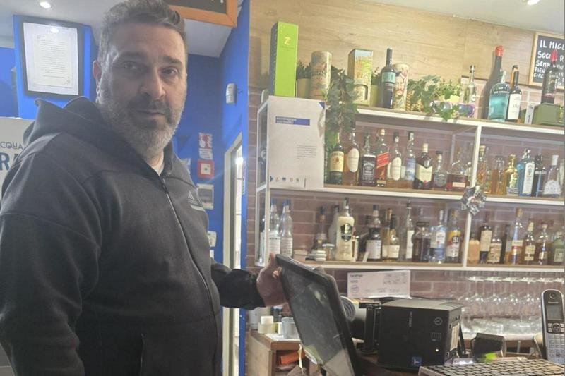 Colpo fulmineo all’alba: ladro solitario svaligia il ristorante ‘Tin Bota’