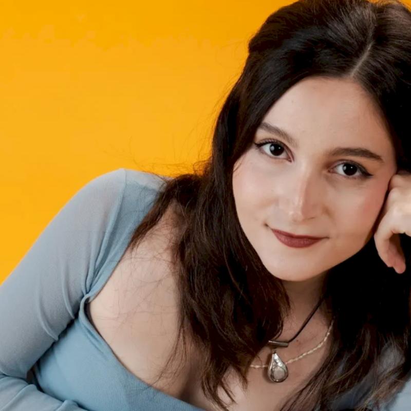Com EP 'Vem comigo', Malu Azevedo apresenta uma MPB de alma leve