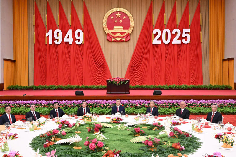 China faz nova aposta no longo prazo enquanto democracias se distraem