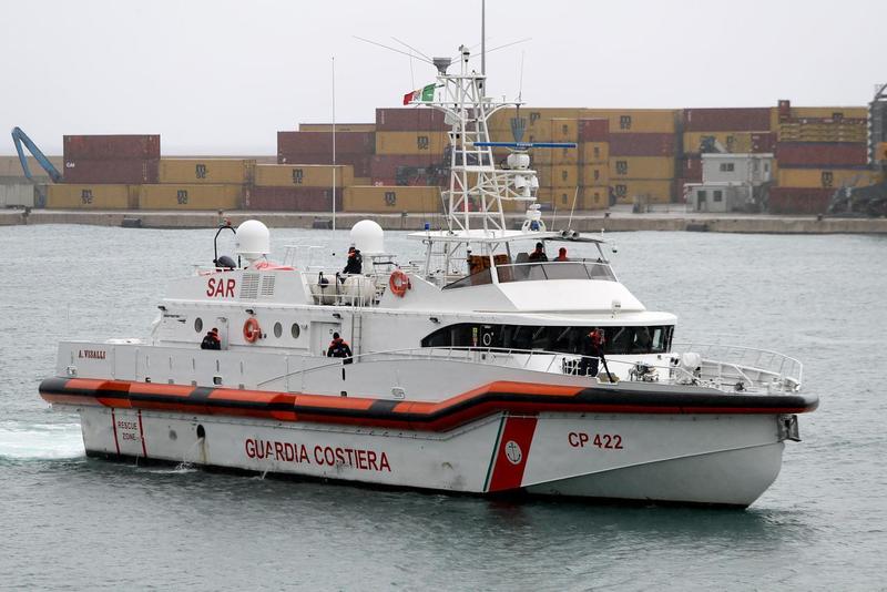 Si capovolge barcone al largo di Lampedusa: “Morta una donna incinta, dispersi bambini”