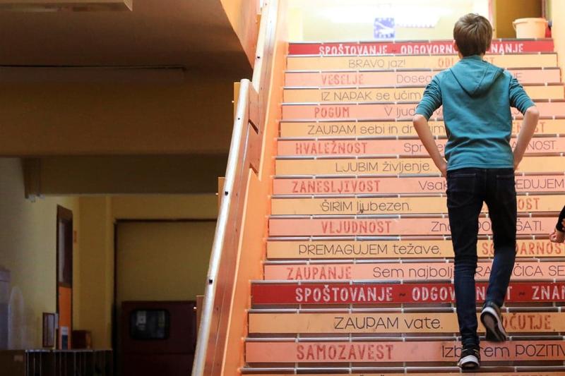 Kolumna Ane Svetel: Rumena barva otroštva