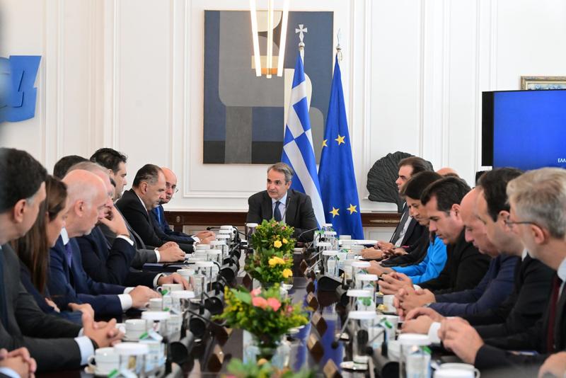 Η χώρα πέφτει, ξεπέφτει, το παραμύθι πάει κι έρχεται και η ντροπή δική μας…