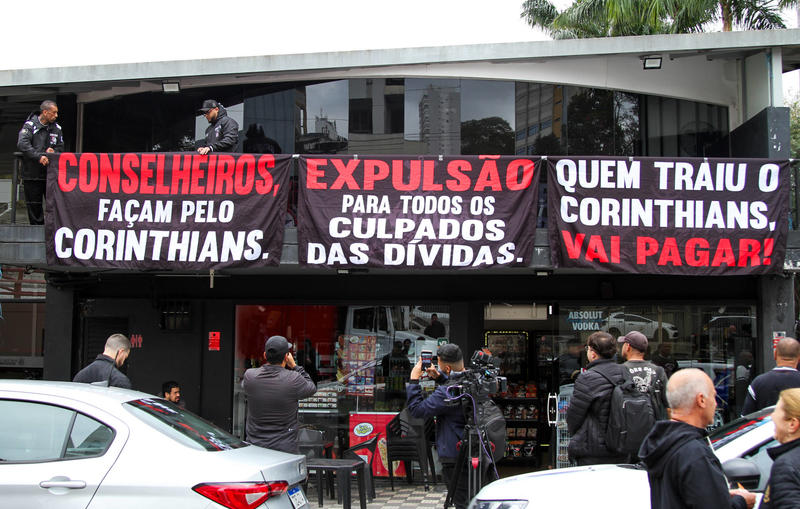 Aos que torcem para os cartolas