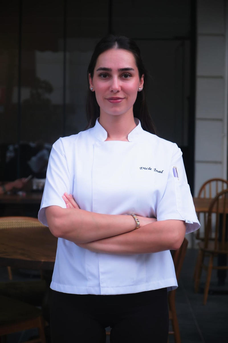 Sahneden Mutfağa Tutku Dolu Yolculuk Sahneden Mutfağa Tutku Dolu Yolculuk