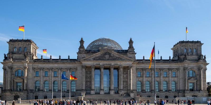 Bündnis gegen Antisemitismus übergibt Aktionsplan an Bundestag Bündnis gegen Antisemitismus übergibt Aktionsplan an Bundestag