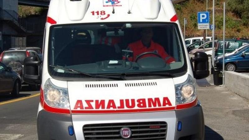 Spintona e picchia compagna 18enne incinta,denunciato il convivente di 20 anni