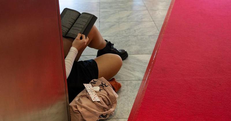 Bildungsdebatte auf der Frankfurter Buchmesse: Lesekompetenz in der Krise – Kann KI da helfen?