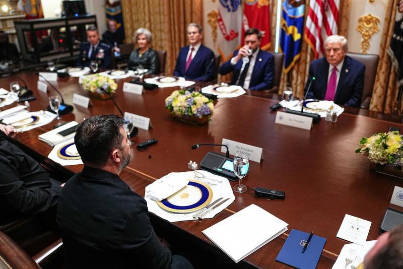 Trump a Zelensky: “Cedi il Donbass o sarai distrutto”. Cosa è successo nell’incontro alla Casa Bianca