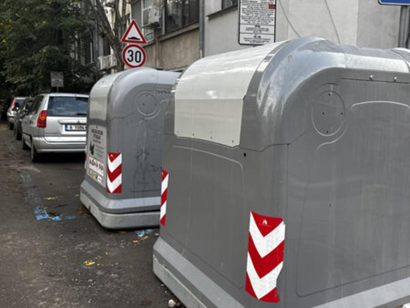 Жители на бургаския ж.к. “Възраждане” губят паркоместа заради контейнер