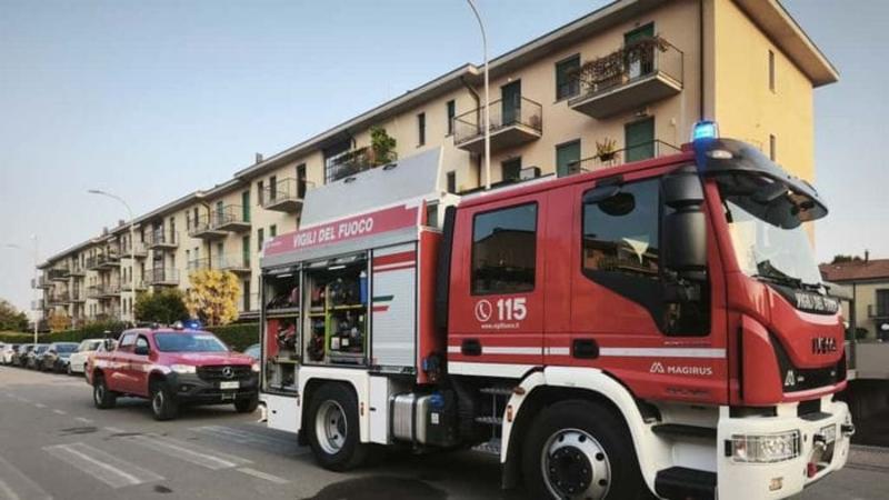 Fiamme nella camera da letto, intervento dei vigili del fuoco a Lallio- Foto