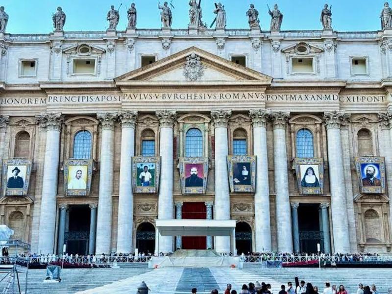 El papa canoniza a José Gregorio Hernández y Carmen Rendiles, primeros santos venezolanos El papa canoniza a José Gregorio Hernández y Carmen Rendiles, primeros santos venezolanos