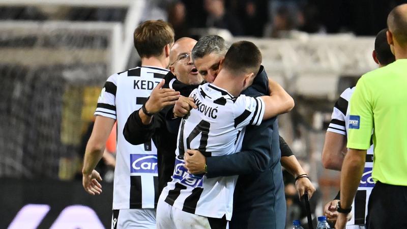 Είναι στιγμές που η αλήθεια μοιάζει ψέμα