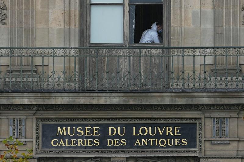 The Mona Lisa, a gold toilet and the now the Louvre’s royal jewels: a fascinating history of art heists
