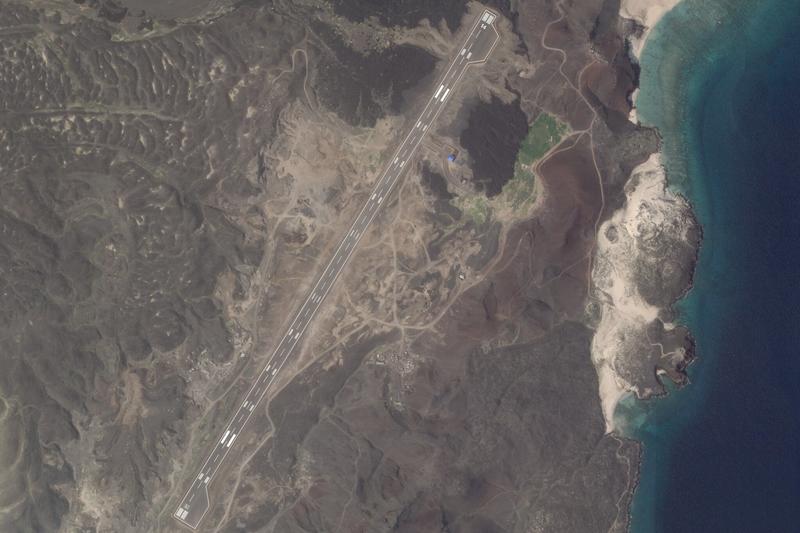 Mysterious runway built on Yemeni island, likely by anti-Houthi forces