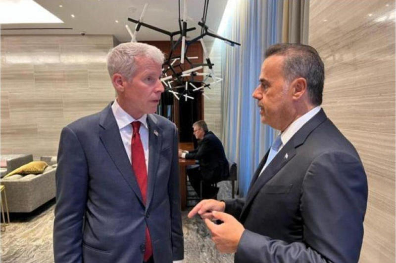 Μόνοι ή με τους άλλους;