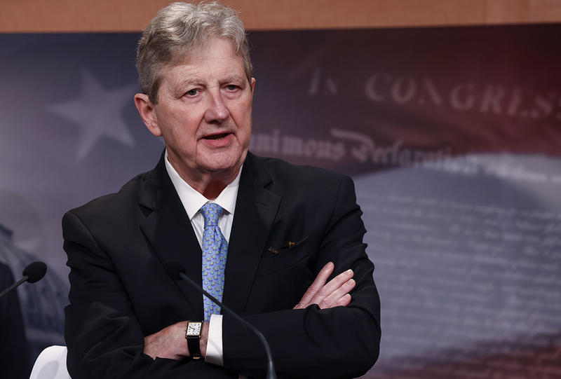 A senator reveals the jokes and jibes while dining and debating in the world’s greatest deliberative body A senator reveals the jokes and jibes while dining and debating in the world’s greatest deliberative body