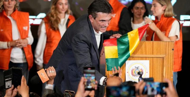 Derecha asume con Rodrigo Paz presidencia de Bolivia Derecha asume con Rodrigo Paz presidencia de Bolivia