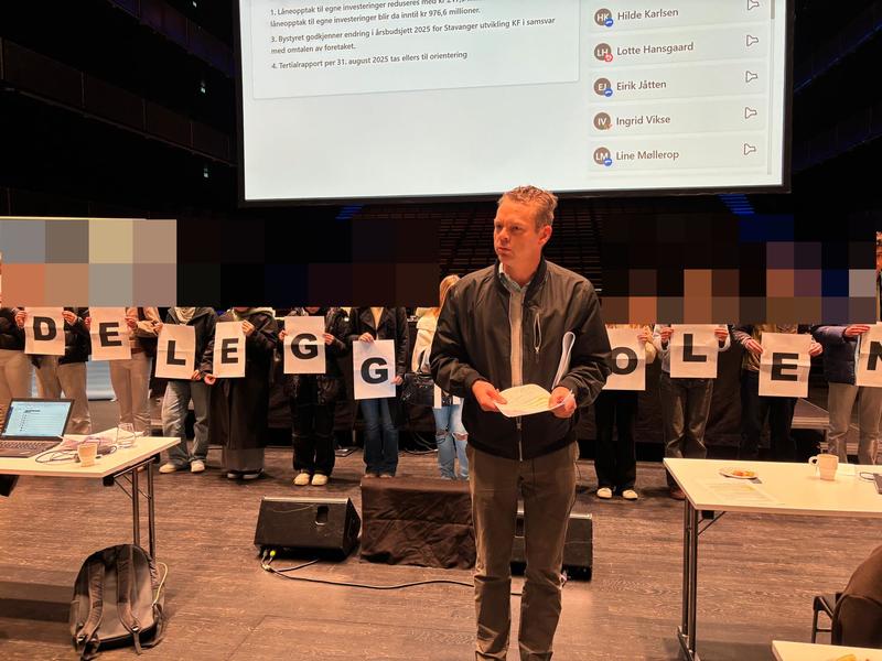 Vi var minutter unna at politiet måtte fjerne unger fra bystyret, og sånn kan faktisk ikke voksne folk oppføre seg