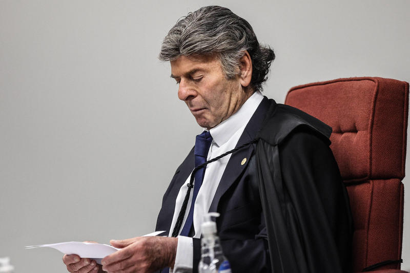 Fux pede devolução de voto em julgamento que condenou Bolsonaro para ajustes gramaticais