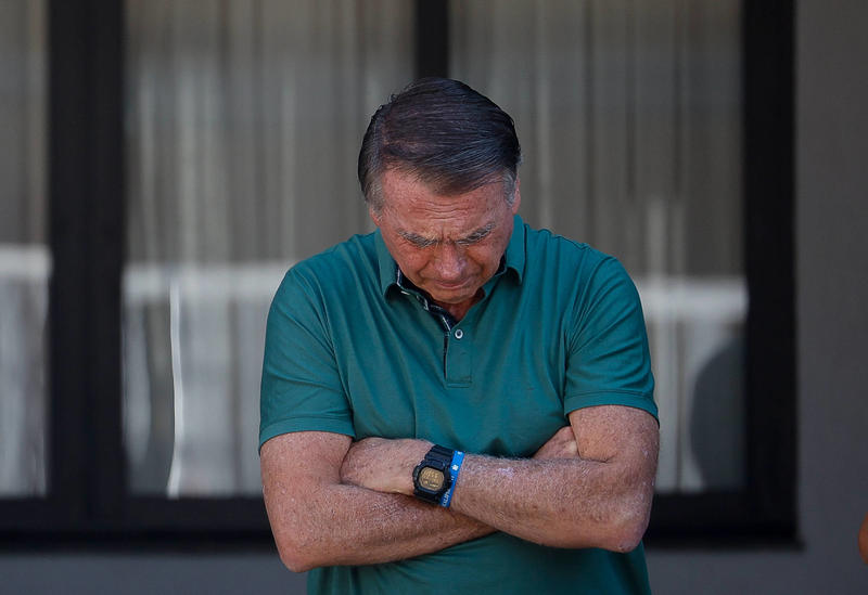 Demora enfraquece Bolsonaro