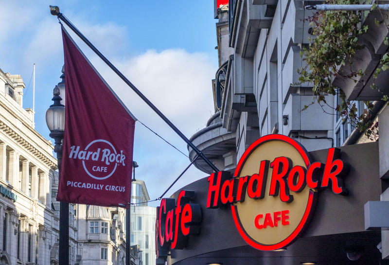 Gig's up /					 													 						Let the Hard Rock Café die Gig's up /					 													 						Let the Hard Rock Café die