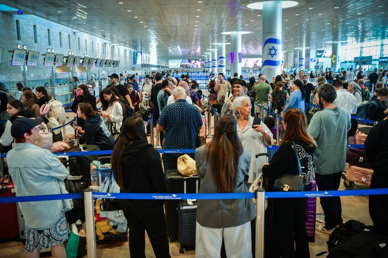 As foreign airlines return to Israel, sky-high airfares show signs of descent As foreign airlines return to Israel, sky-high airfares show signs of descent