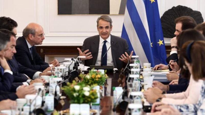 Ο χρόνος µετράει πλέον αντίστροφα και τα πρώτα καµπανάκια έχουν χτυπήσει