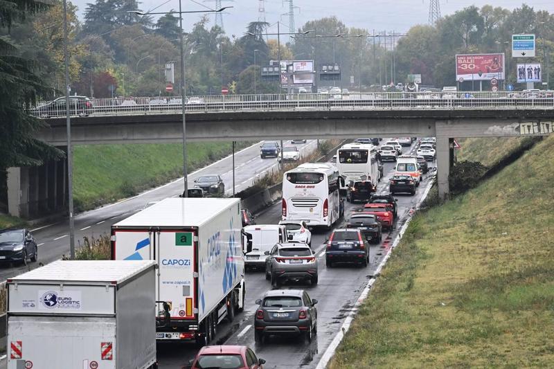 Doppio incidente, traffico paralizzato tra la Barca e Casalecchio