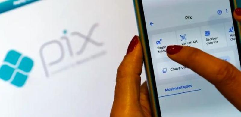 BC deve limitar pix parcelado para evitar que dívida caia no rotativo