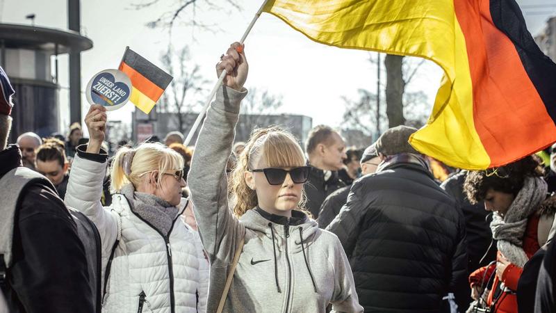 Studie warnt: Wie die politische Mitte den Rechtsextremismus unbewusst fördert