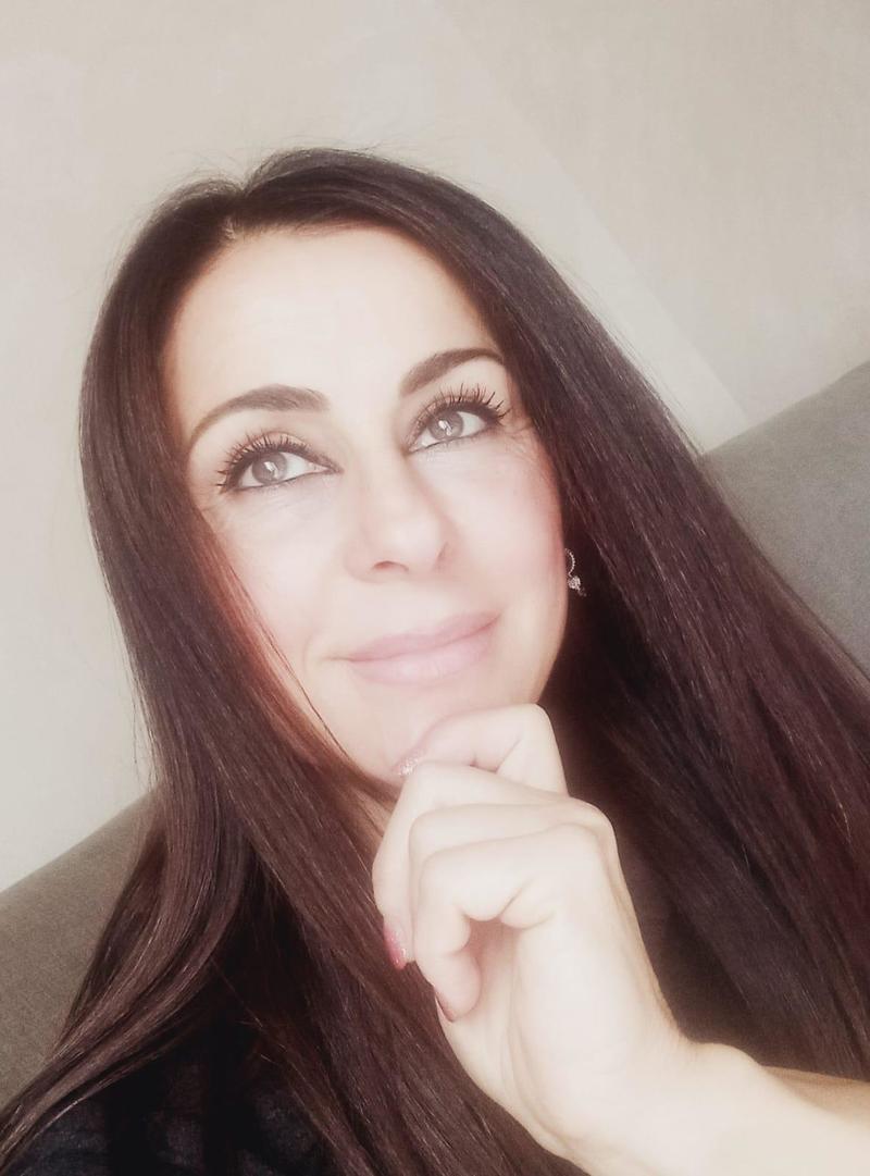 Rosaria Ferro licenziata dopo il tumore. L’azienda: “Decisione per motivi organizzativi, prima di sapere della malattia”