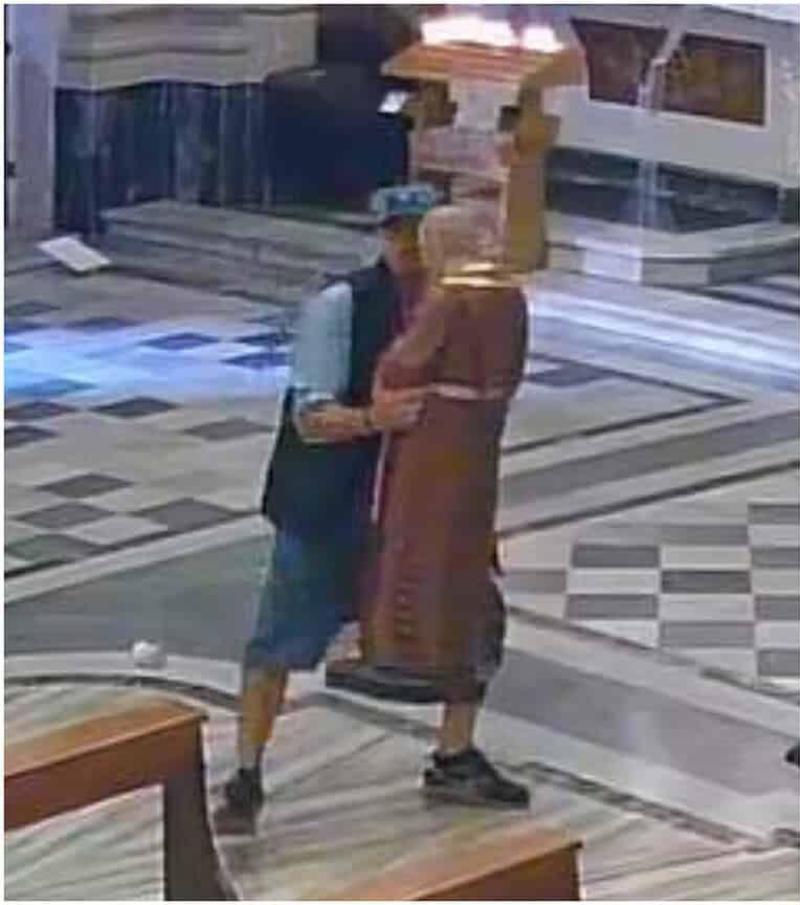 Jesi, finita la fuga del vandalo sacrilego: arrestato dai poliziotti