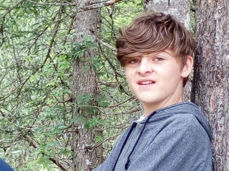 Francesco Gianello, morto di tumore a 14 anni, e il metodo Hamer. I genitori a processo per omicidio: «Ci hanno mandato in un residence con piscina. Poi il crollo e le domande»