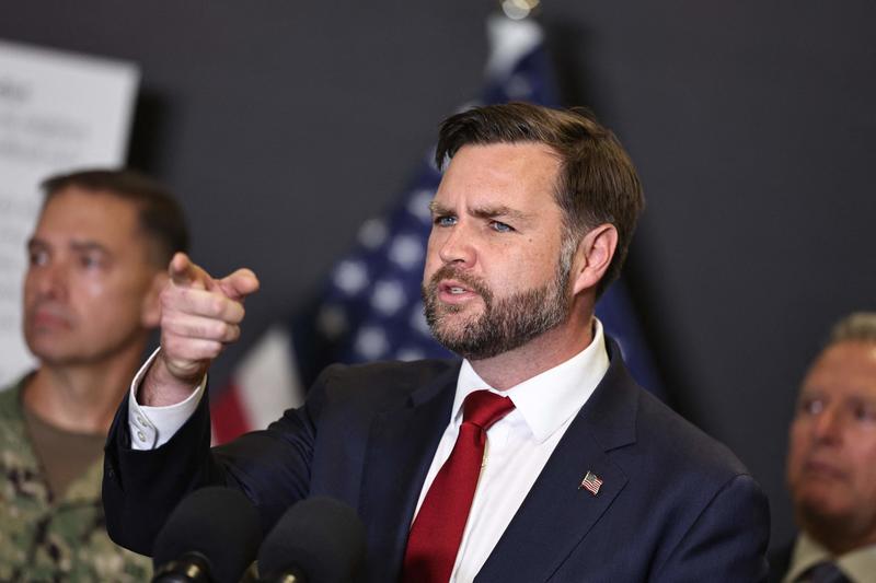 Trump non si fida di Israele. Vance in missione, Hamas nel mirino: “Se non si disarma sarà annientato”