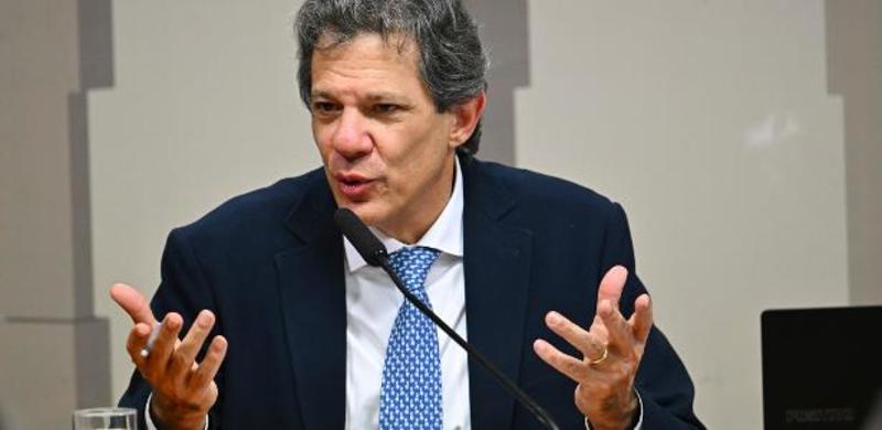 Pressa de Haddad irrita Casa Civil, e falta alinhar leis para compensar IOF