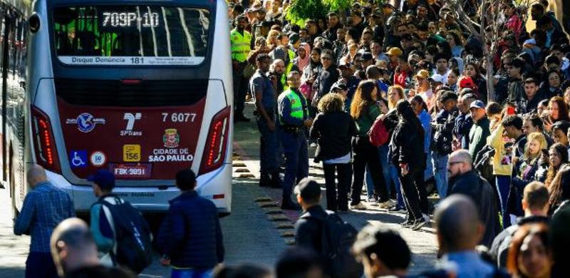 Caos na linha 4 do metrô? Tinha quer ser uma estatal! Opa, não, pera