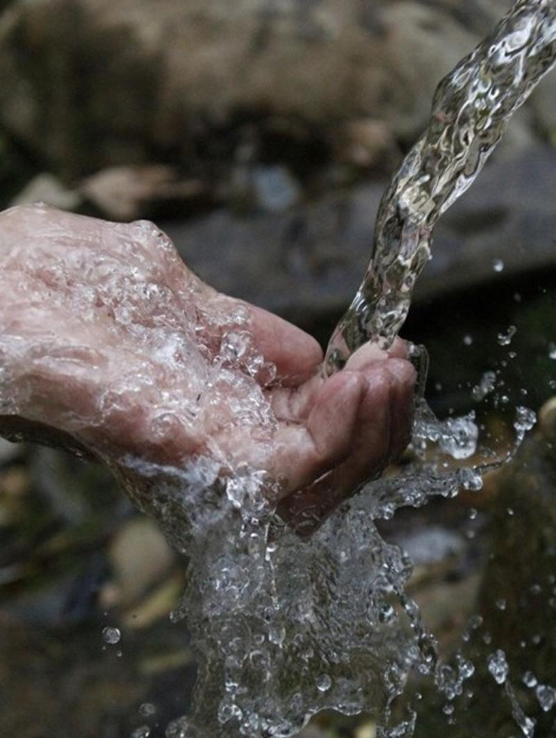 Acceso al agua potable en zonas rurales andinas: soluciones comunitarias frente a la escasez Acceso al agua potable en zonas rurales andinas: soluciones comunitarias frente a la escasez