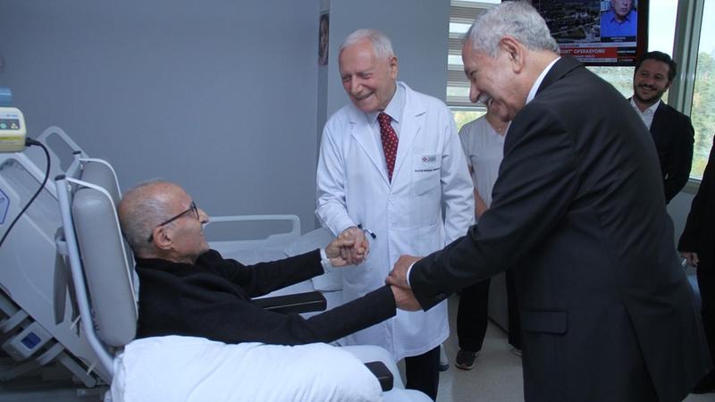 Bülent Arınç’ın Prof. Dr. Mehmet Haberal’ı ziyareti ve bir hakkın teslimi... Bülent Arınç’ın Prof. Dr. Mehmet Haberal’ı ziyareti ve bir hakkın teslimi...