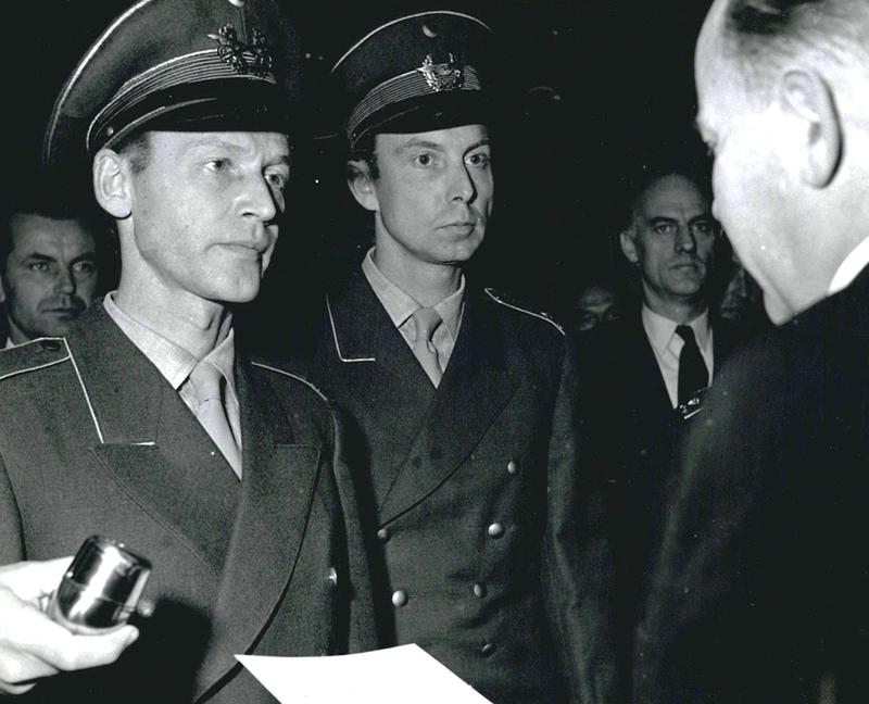 „Auf Panzerschichten folgen Panzerschlachten!“: Die Bundeswehr und ihre düstere Gründungsgeschichte „Auf Panzerschichten folgen Panzerschlachten!“: Die Bundeswehr und ihre düstere Gründungsgeschichte