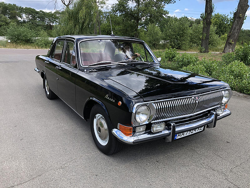 Свадата за колите на номенклатурата: Неизживян комплекс по черните волги с перденца