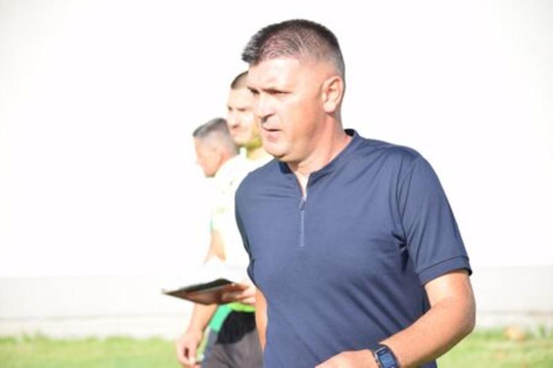 Трус в „Черноморец 1919“: Обвиниха Ангел Стойков, че е раздал шамари, треньори и футболисти го защитиха