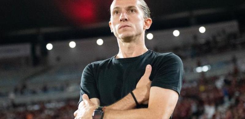 Estaria parte da imprensa confundindo Filipe Luís com Jesus Cristo?