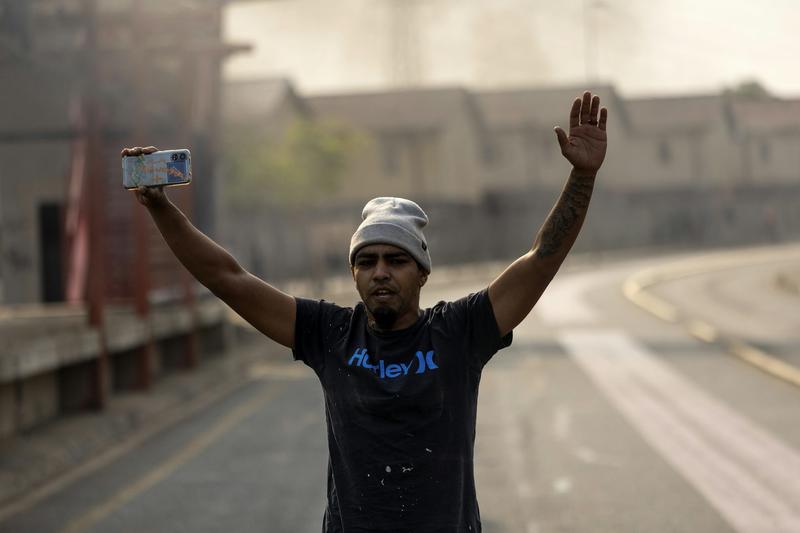 South Africans feel mixture of hope and despair as apartheid becomes a distant memory